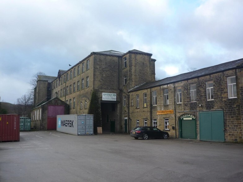 Halifax Rd, Bradford à louer - Photo du bâtiment - Image 2 de 4