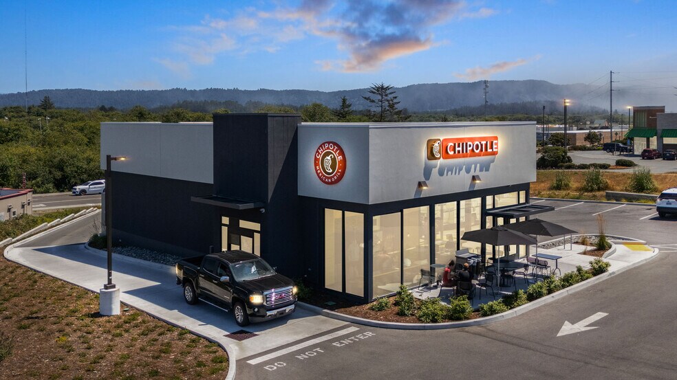 895 L St, Crescent City, CA for sale - Building Photo - Image 1 of 4