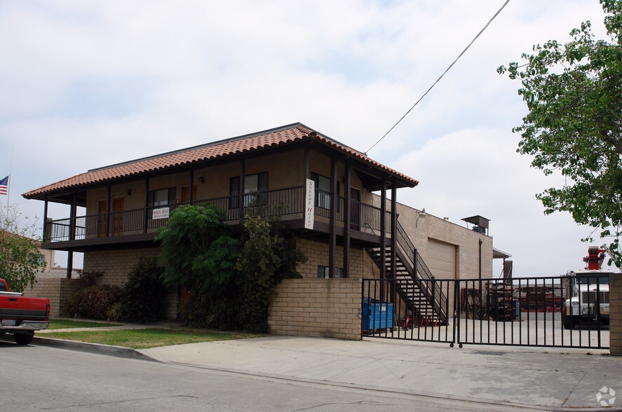 12536 Clark St, Santa Fe Springs, CA à vendre - Photo du bâtiment - Image 3 de 7