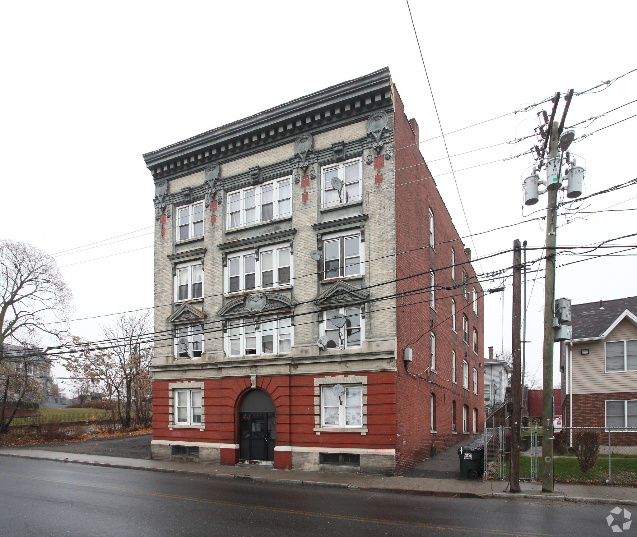 553 S Main St, Waterbury, CT à vendre Photo principale- Image 1 de 1