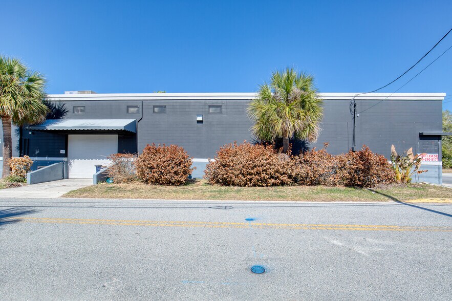 566 Ballough Rd, Daytona Beach, FL à louer - Photo du bâtiment - Image 2 de 20