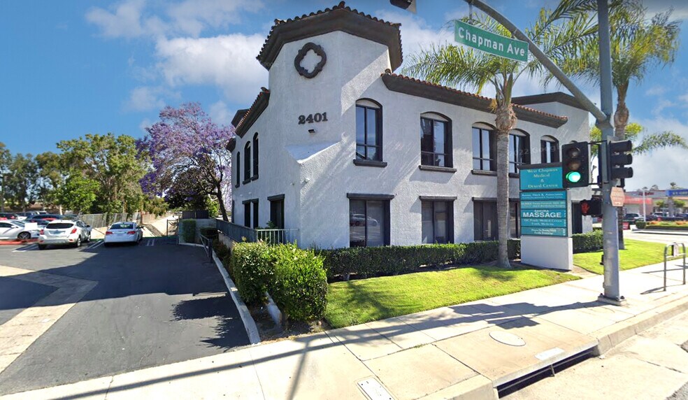 2401 W Chapman Ave, Orange, CA à louer - Photo du bâtiment - Image 2 de 4