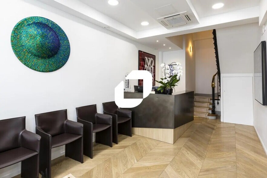 Bureau dans Paris à vendre - Photo du bâtiment - Image 2 de 17