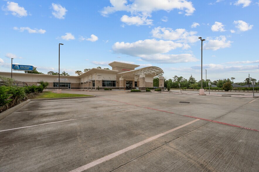 1207 N Houston Ave, Humble, TX à vendre - Photo du bâtiment - Image 1 de 35