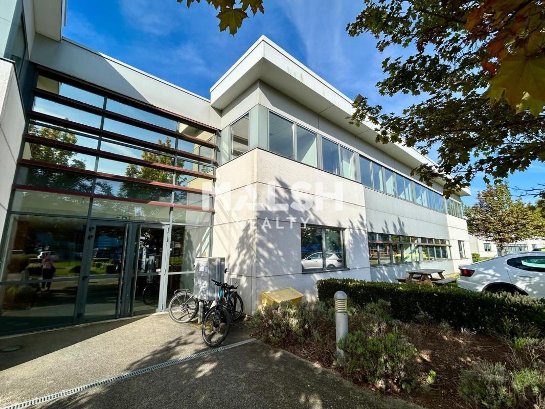 Office in Limonest for sale Building Photo- Image 1 of 18