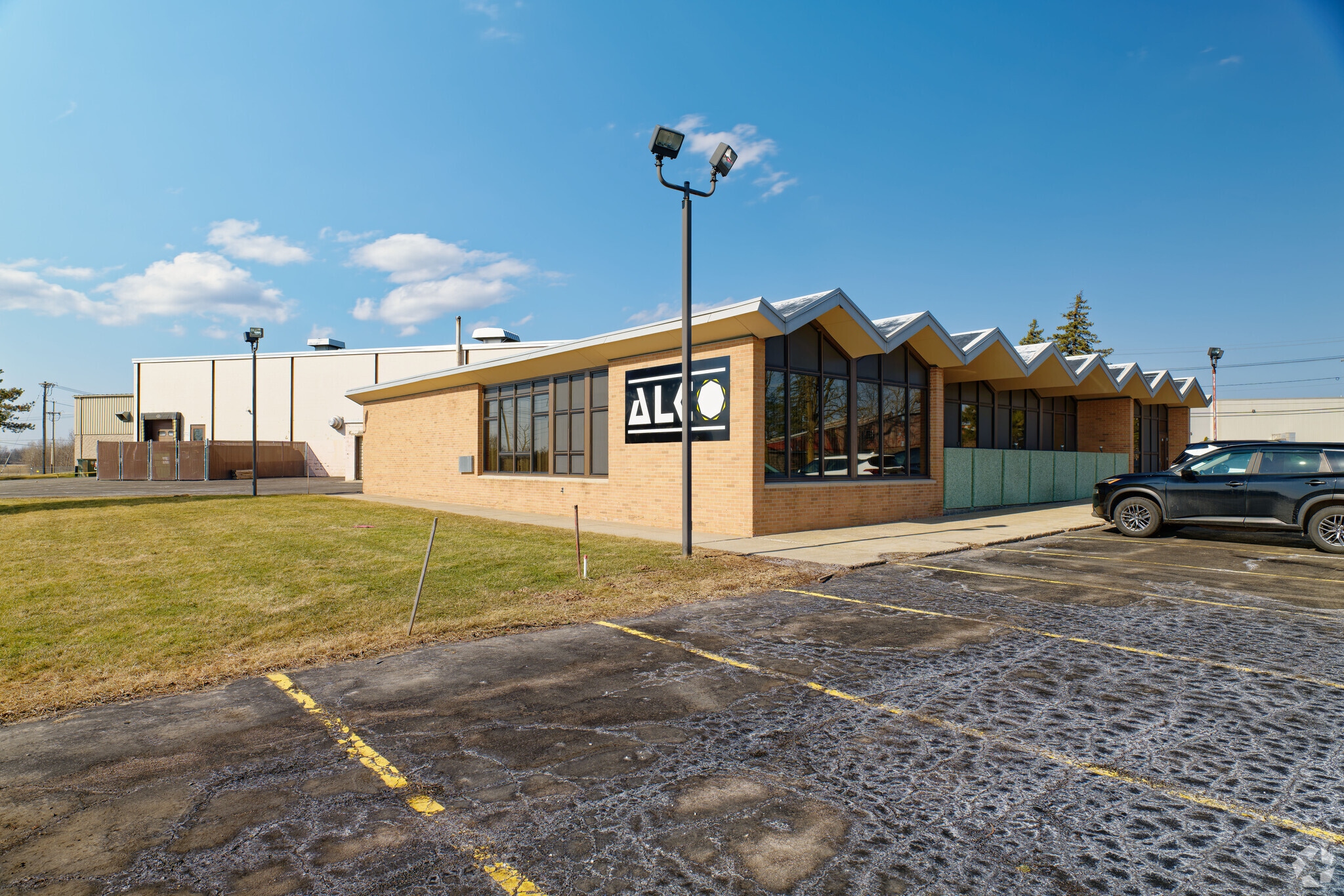 293 Patriot Way, Rochester, NY for sale Primary Photo- Image 1 of 23