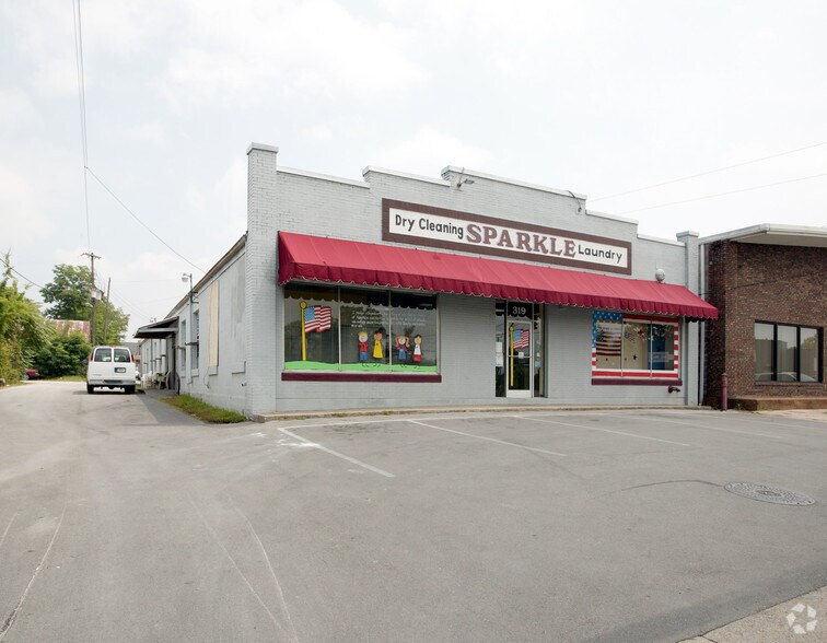 319 E Main St, Lebanon, TN à louer - Photo du bâtiment - Image 3 de 4