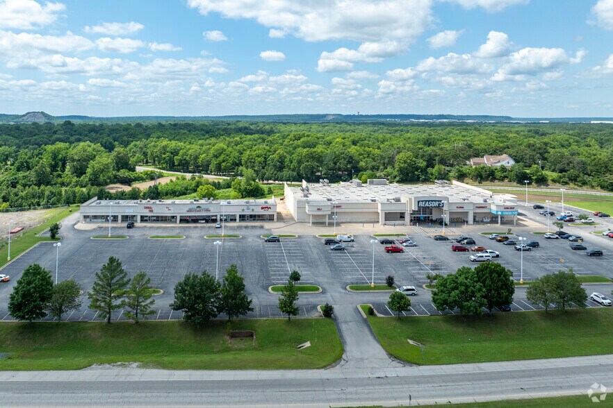 2400-2500 N Highway 66, Catoosa, OK à louer - Photo du bâtiment - Image 3 de 7
