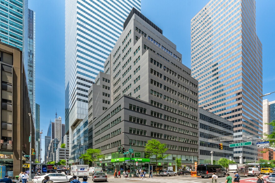 880 3rd Ave, New York, NY for lease - Building Photo - Image 1 of 5