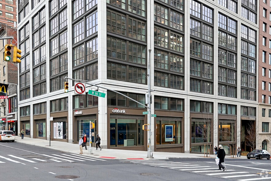 2551-2555 Broadway, New York, NY à louer - Photo du bâtiment - Image 3 de 22