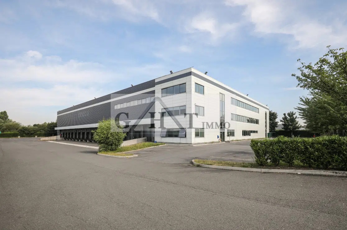 Industrial in Chilly-Mazarin for lease Building Photo- Image 1 of 5
