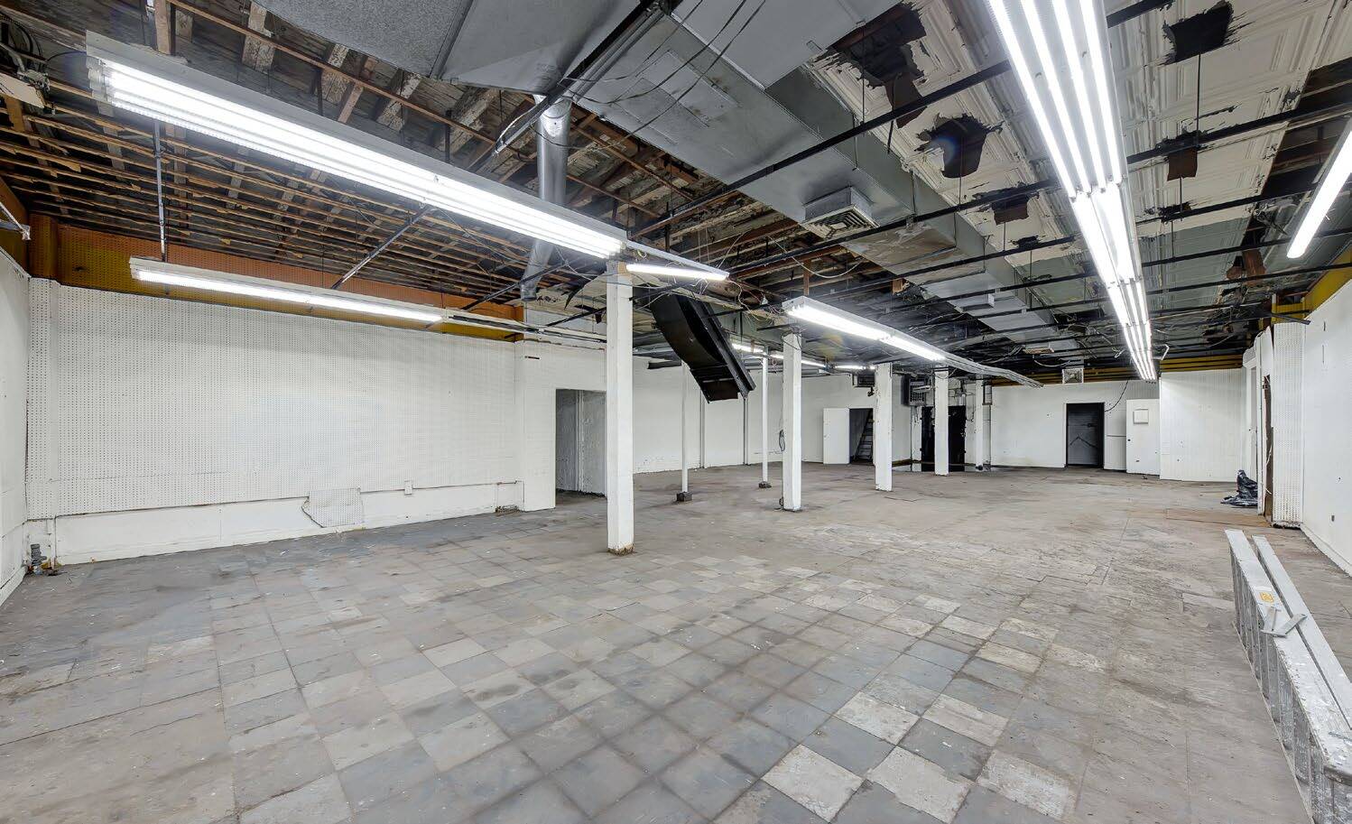 165 Newport St, Brooklyn, NY for sale Interior Photo- Image 1 of 3