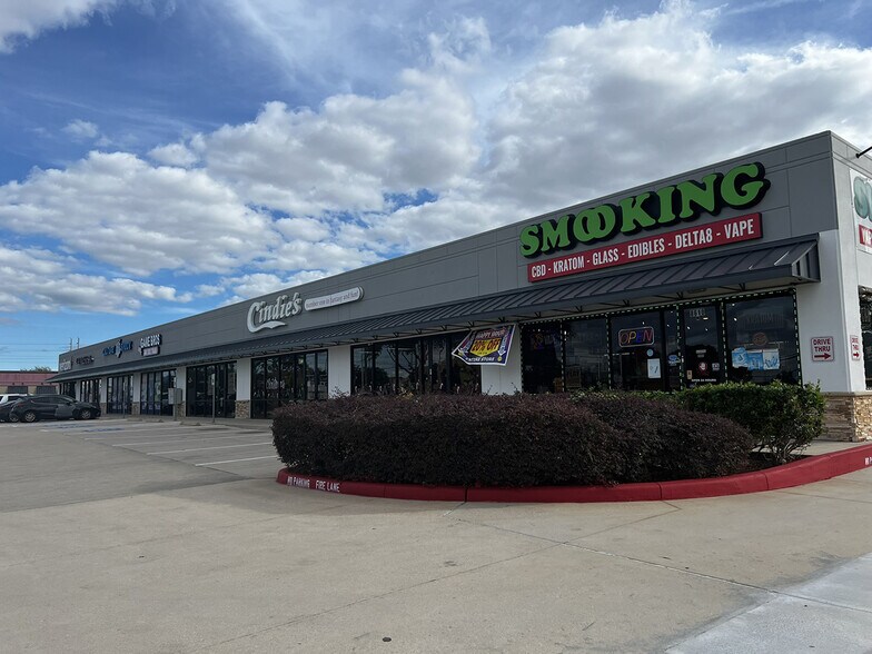 8610 Spencer Hwy, La Porte, TX à louer - Photo du bâtiment - Image 2 de 7