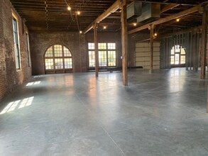 3950 Laclede Ave, Saint Louis, MO for lease Interior Photo- Image 2 of 5