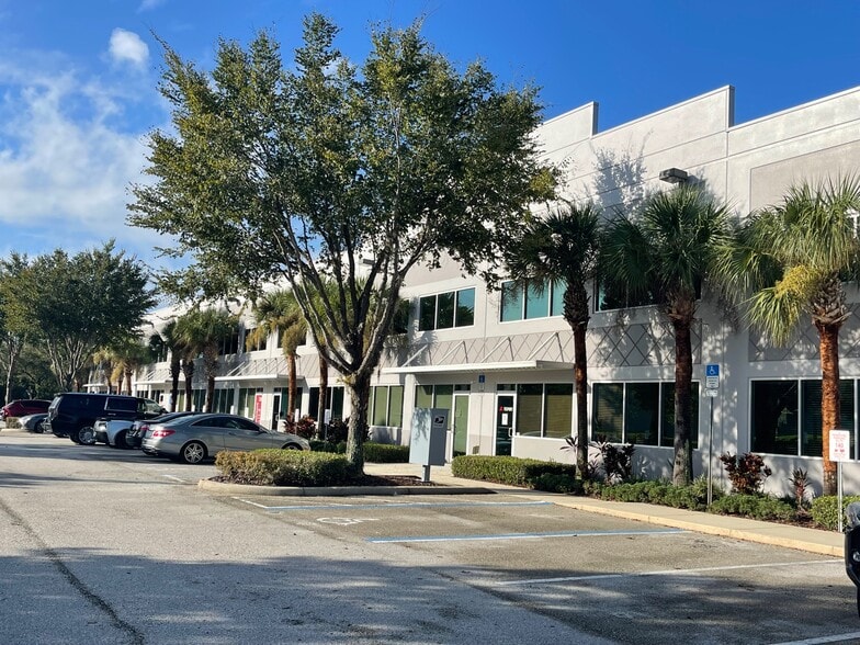 6457 Hazeltine National Dr, Orlando, FL for lease - Building Photo - Image 2 of 18