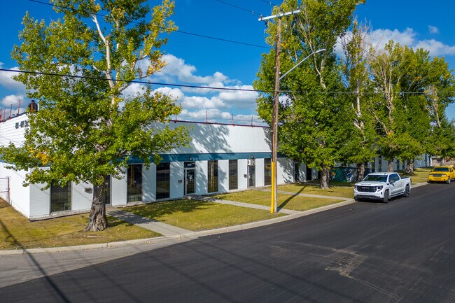 Plus de détails pour 4001-4019 23rd St NE, Calgary, AB - Industriel à louer