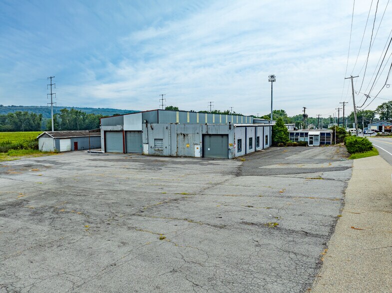 1910 N Old Trl, Selinsgrove, PA à vendre - Photo du bâtiment - Image 2 de 7