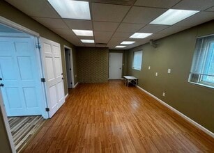 33 Third St, Bordentown, NJ for lease Interior Photo- Image 1 of 4