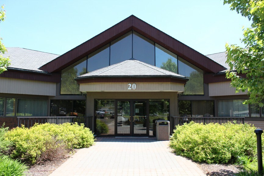 20 Waterside Dr, Farmington, CT à louer - Photo du bâtiment - Image 2 de 5