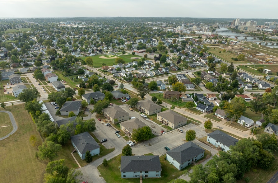 25-85 Aossey Ln SW, Cedar Rapids, IA à vendre - Photo du bâtiment - Image 2 de 12