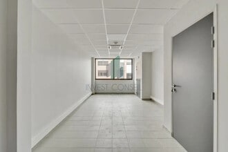 Flex in Groslay for lease Interior Photo- Image 2 of 6