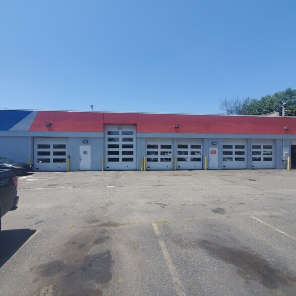 139 W Jericho Tpke, Huntington Station, NY for lease - Building Photo - Image 2 of 7
