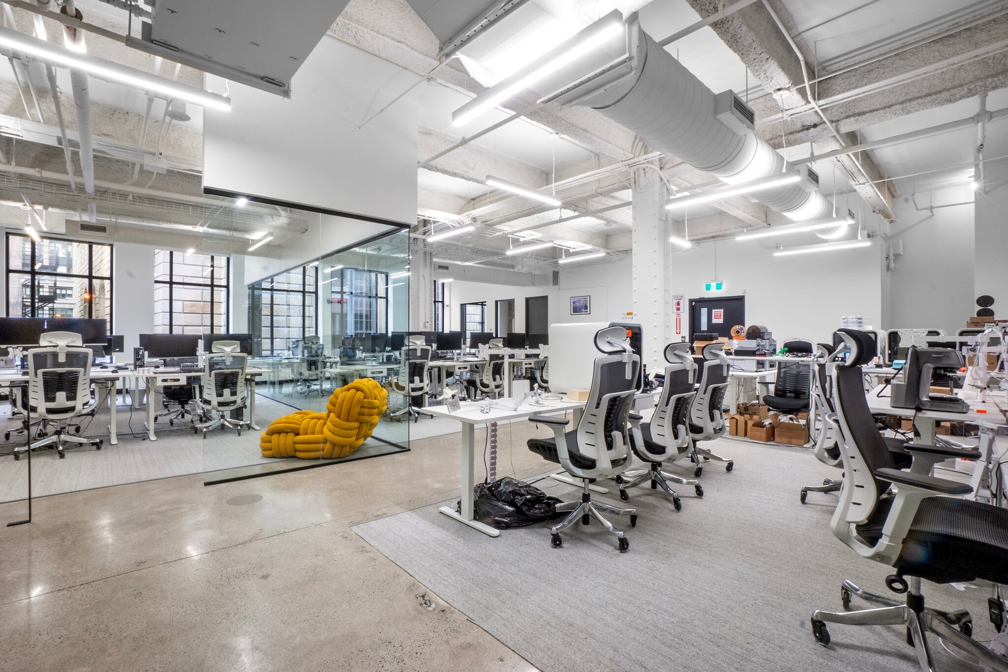 372-396 Rue Notre-Dame O, Montréal, QC for lease Primary Photo- Image 1 of 43