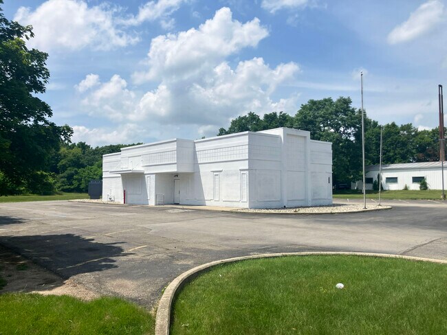 More details for 1317 N Eaton St, Albion, MI - Retail for Lease