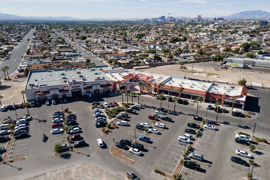 2672 N Las Vegas Blvd, North Las Vegas, NV for lease - Building Photo - Image 1 of 10