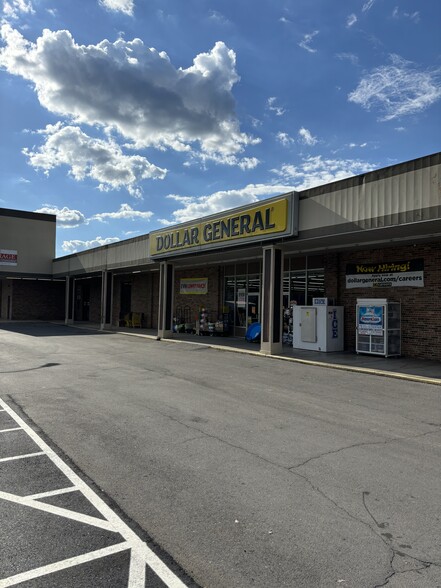 216 W Broadway, Newport, TN for lease - Building Photo - Image 2 of 4