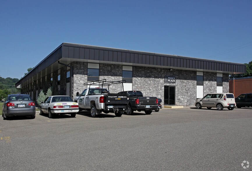 360 Pierce Ave, North Mankato, MN à louer - Photo du bâtiment - Image 2 de 11