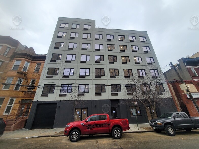 672 Union Ave, Bronx, NY for sale - Primary Photo - Image 1 of 1