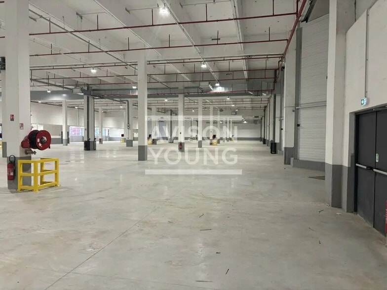 Flex in Gennevilliers for lease - Interior Photo - Image 3 of 12