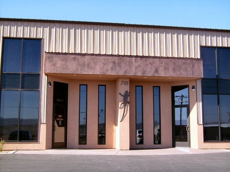 715 E Commerce Dr, St George, UT for lease - Building Photo - Image 3 of 9