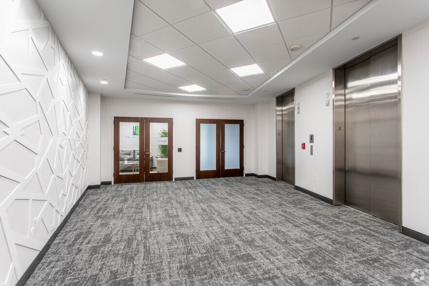 3 Easton Oval, Columbus, OH for lease - Lobby - Image 3 of 21