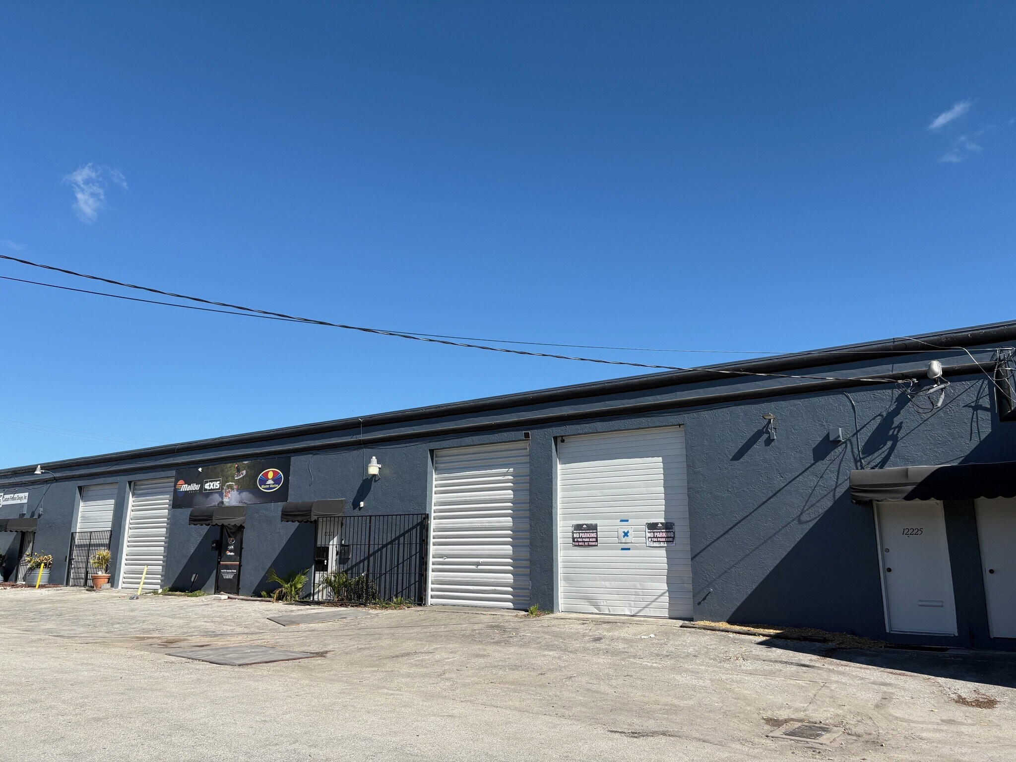 12225-12233 NE 13th Ct, North Miami, FL à louer Photo principale- Image 1 de 7