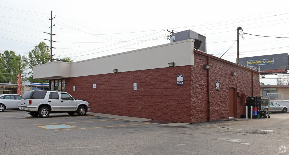 7197 Beechmont Ave, Cincinnati, OH à louer - Photo du bâtiment - Image 2 de 2