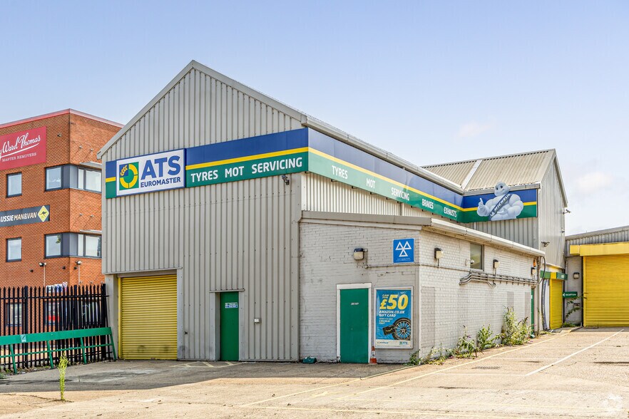 151-153 Acton Ln, London for lease - Primary Photo - Image 1 of 2
