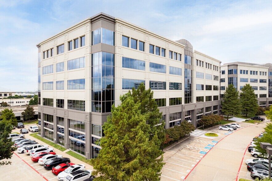 5700 Tennyson Pky, Plano, TX à louer - Photo du bâtiment - Image 2 de 16