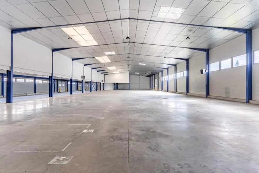 Industrial in Bezons for lease - Interior Photo - Image 2 of 20
