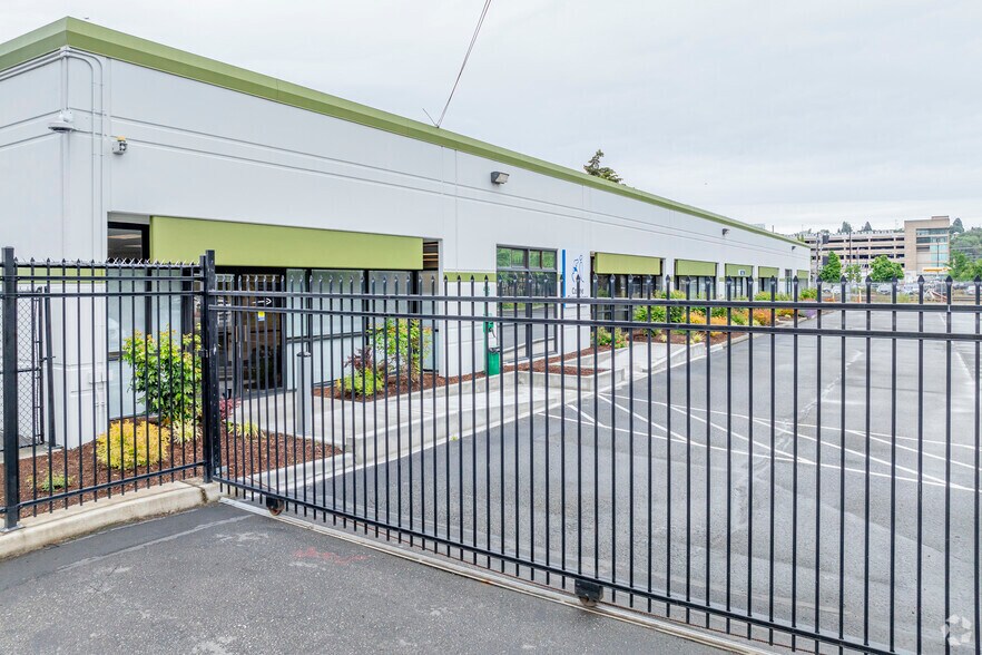 2454 Occidental Ave S, Seattle, WA à louer - Photo du bâtiment - Image 3 de 10