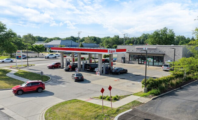 Plus de détails pour 7500 Janes Ave, Woodridge, IL - Commerce de détail à vendre