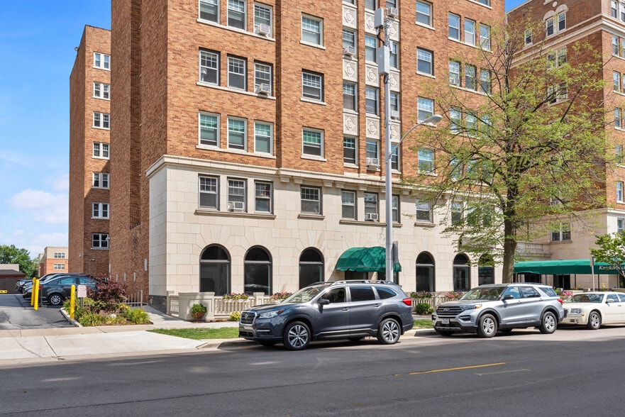 1028 E Juneau Ave, Milwaukee, WI for lease - Building Photo - Image 3 of 25