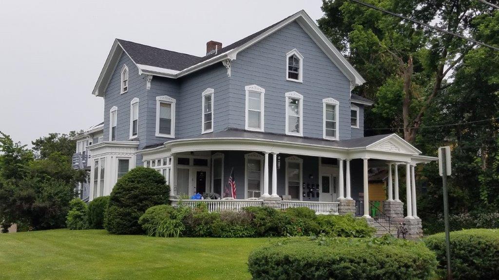 Rutland County, VT Apartment Portfolio portfolio of 2 properties for sale on LoopNet.ca Primary Photo- Image 1 of 5