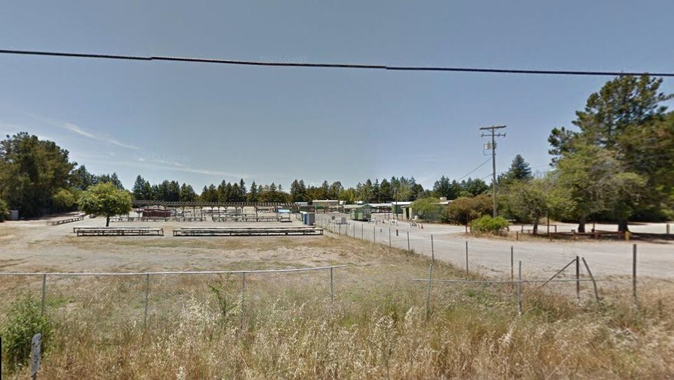 2200 Gravenstein Hwy, Sebastopol, CA à vendre - Photo du bâtiment - Image 1 de 3
