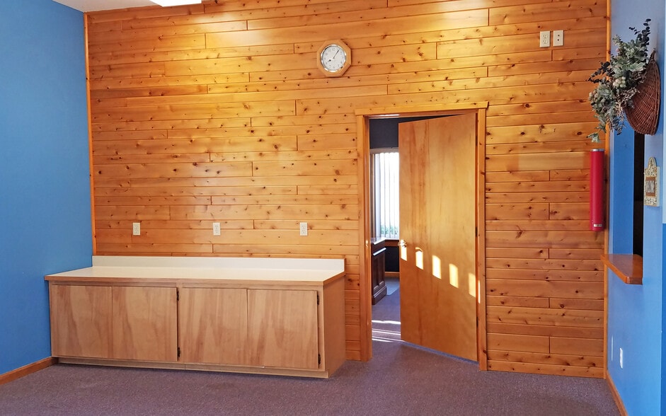 209 S Bradley Hwy, Rogers City, MI à vendre - Photo intérieure - Image 3 de 14