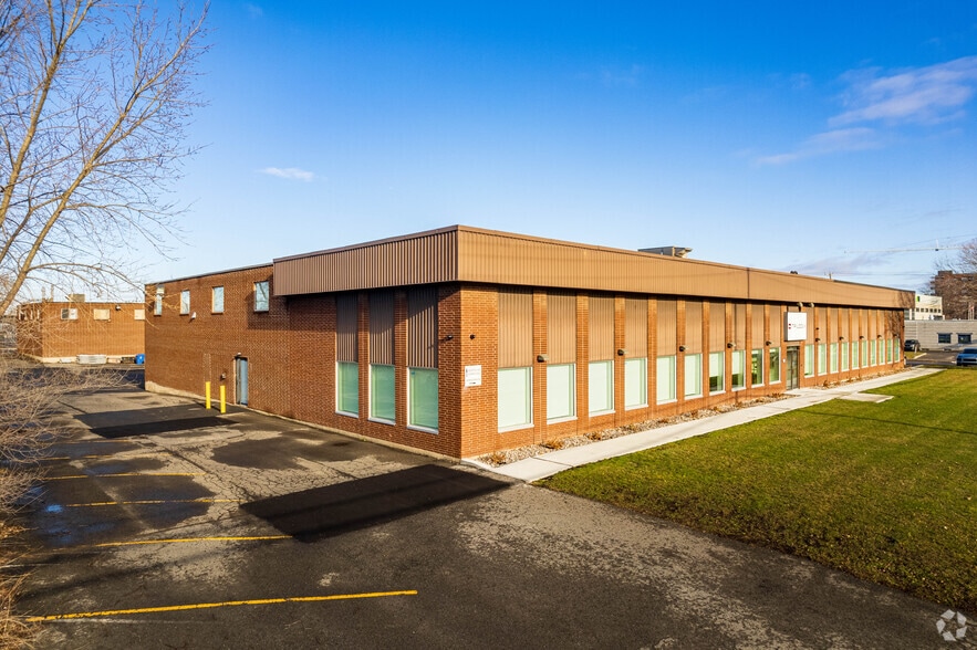 121 Boul Hymus, Pointe-claire, QC à vendre - Photo principale - Image 1 de 1