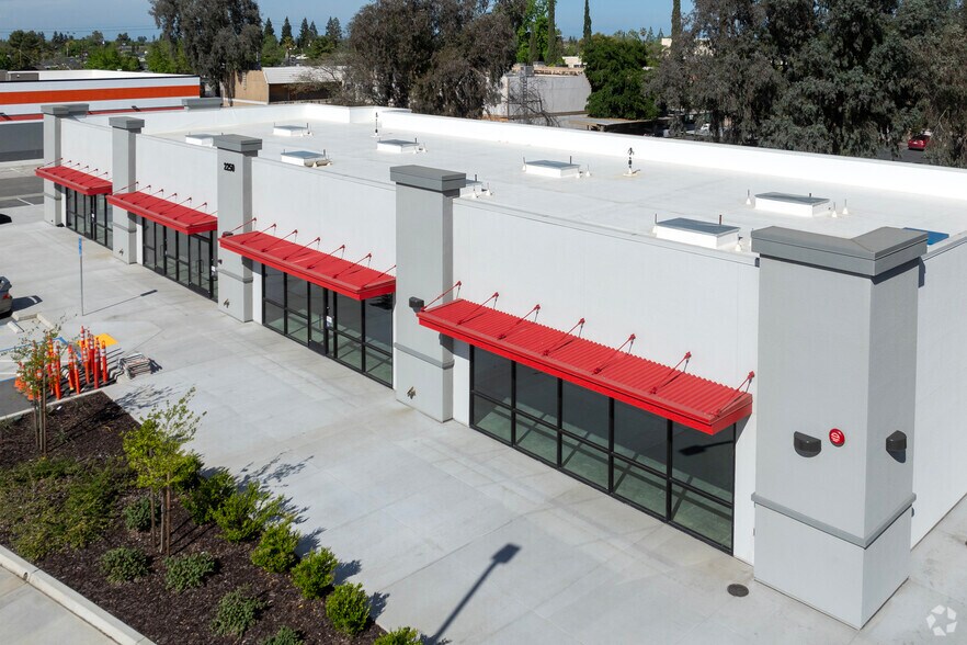 2250 N Weber Ave, Fresno, CA à louer - Photo du bâtiment - Image 2 de 4
