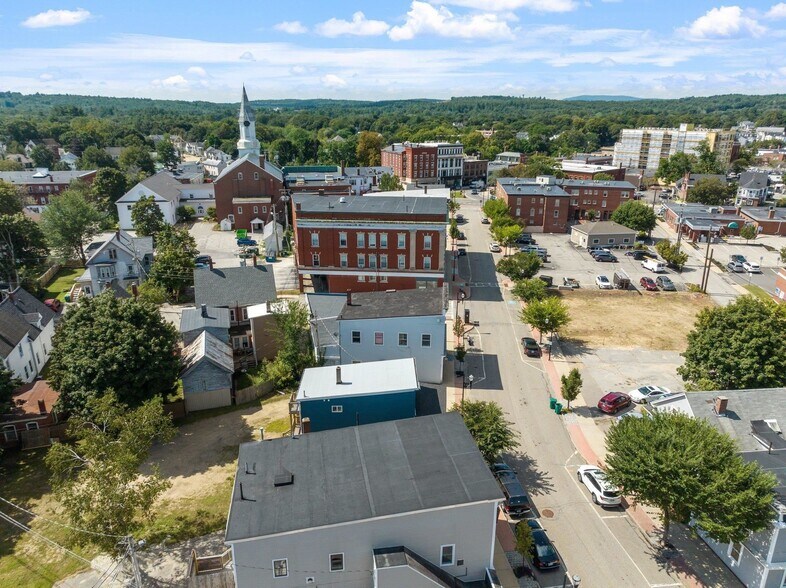 47 Hanson St, Rochester, NH for sale - Building Photo - Image 1 of 19