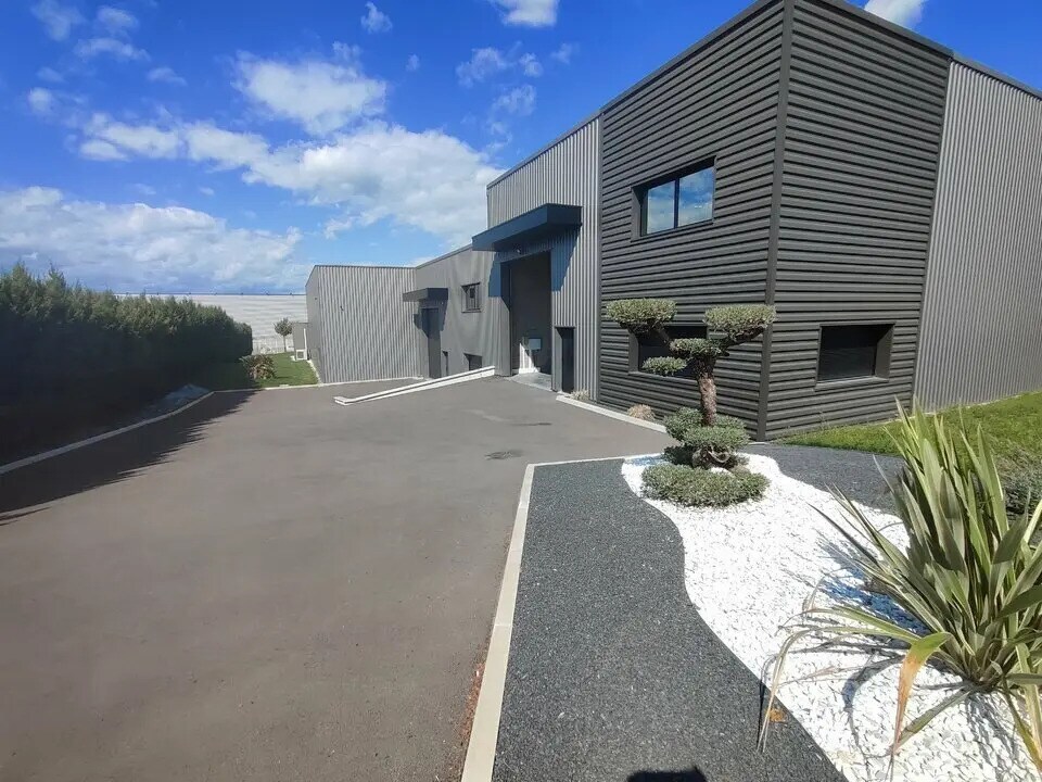 Flex in Colombier-Saugnieu for lease Building Photo- Image 1 of 7